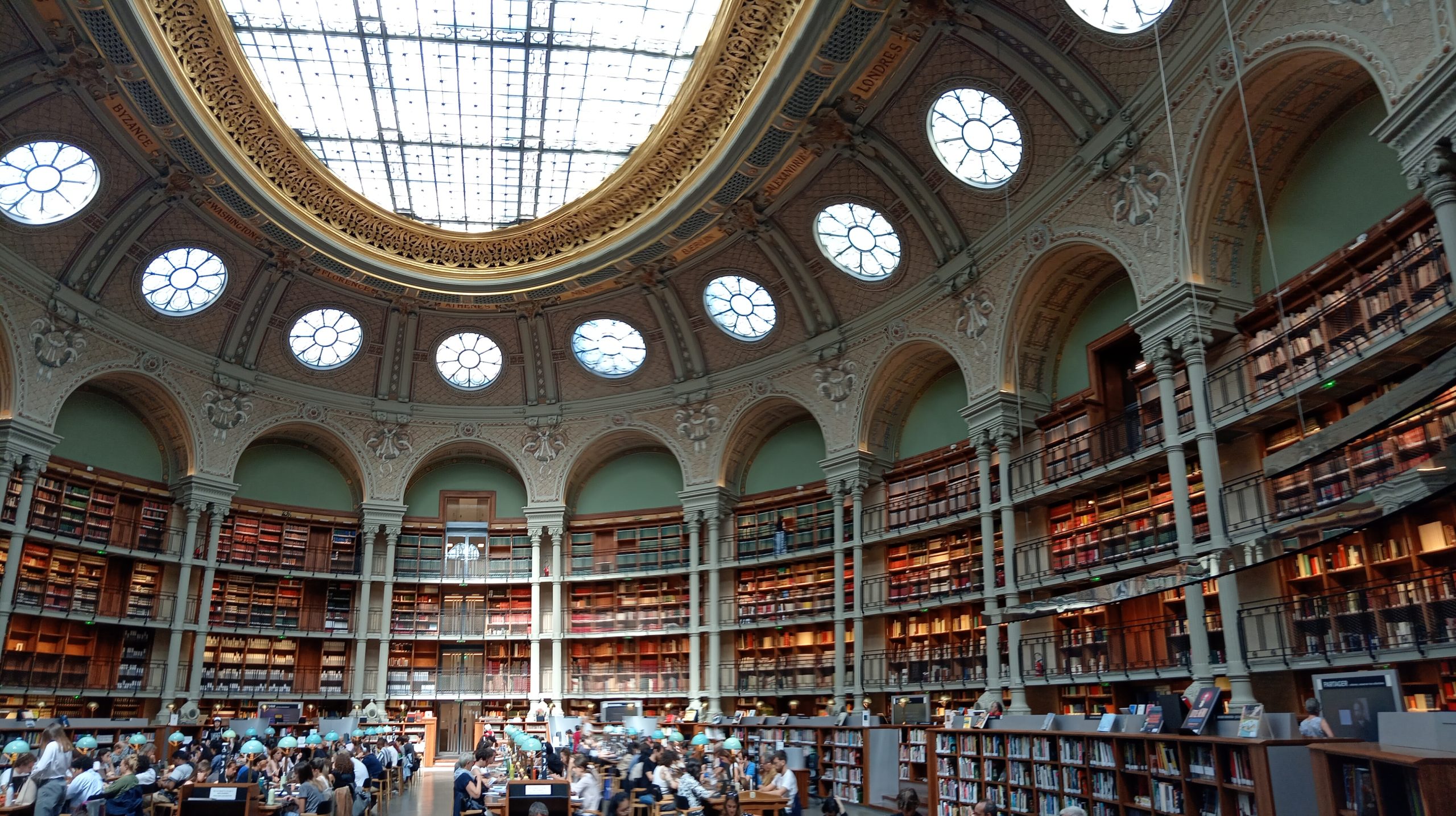 L’accès aux livres depuis le siècle des lumières